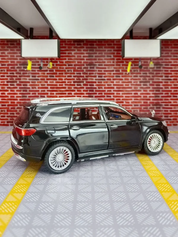 1:24 Mercedes-Benz Maybach GLS600 Diecast Model with Sound & Light - Image 6