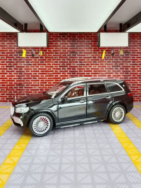 1:24 Mercedes-Benz Maybach GLS600 Diecast Model with Sound & Light - Image 5