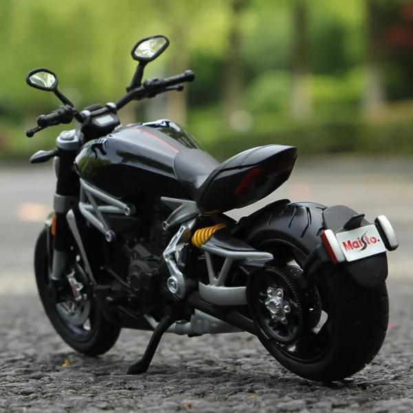 Maisto 1:12 Ducati X Diacel 2021 Motorcycle Model Static Diecast Collectible Hobby Moto Replica - Image 2