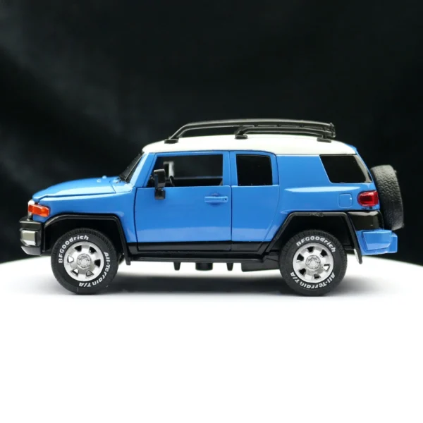 1/32  Cruiser FJ  Car Model Diecast Alloy SUV Off Road  Pull Back Sound & Light - Image 3