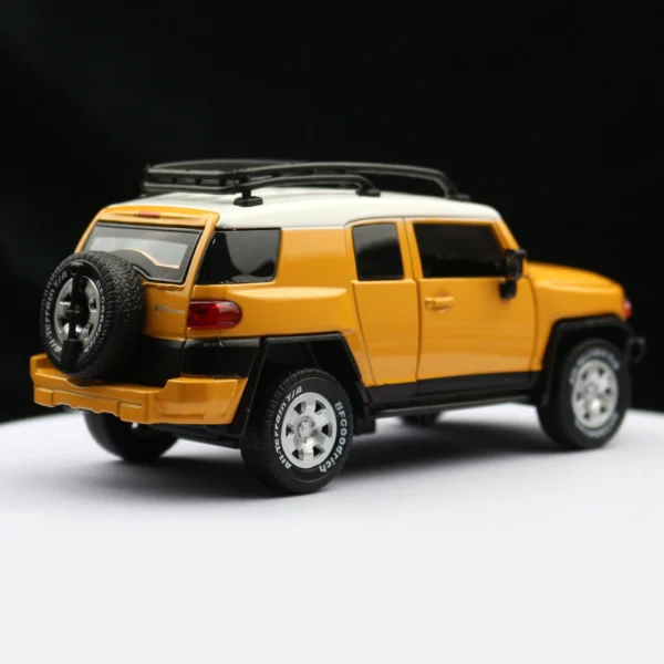 1/32  Cruiser FJ  Car Model Diecast Alloy SUV Off Road  Pull Back Sound & Light - Image 5