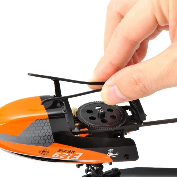 Eachine e129 2.4g 4ch 6-axis gyro altitude hold flybarless rc helicopter rtf with 3 battery - Image 5