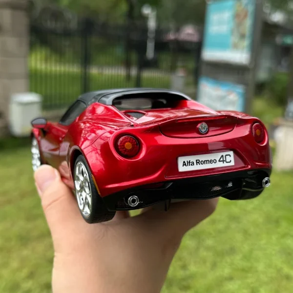 70142: AUTOART AA 1:18 Alfa Romeo 4c Sports car model Alloy Collection gift display for friends and family - Image 3