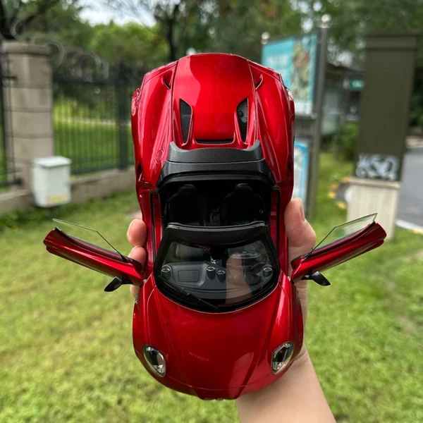 70142: AUTOART AA 1:18 Alfa Romeo 4c Sports car model Alloy Collection gift display for friends and family - Image 4