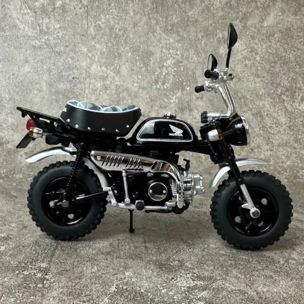 A AOSHIMA 1:12 2009 Monkey Z50J Motorcycle model Static ornament Birthday present New Year gift - Image 4