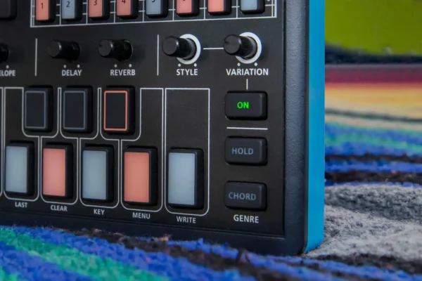 Roland J-6 Chord Synthesizer Portable song creation machine with professional Roland sound and features - Image 4