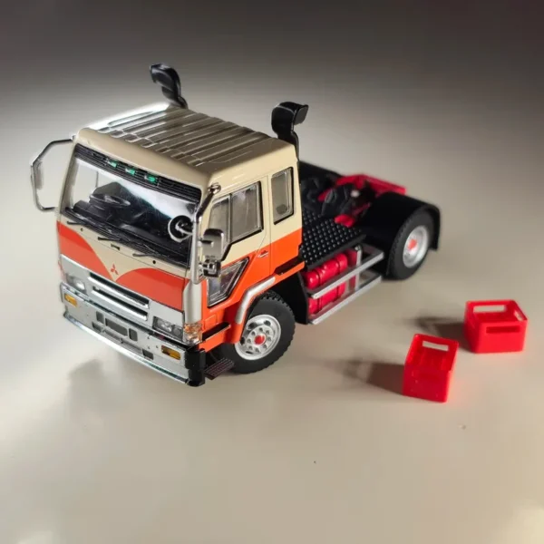 New In Stock Model One1:64 Mitsubishi Fuso Hong Kong Exhibition Debut Car Alloy Miniature Diecast Mitsubishi Ornament Custom Toy - Image 2