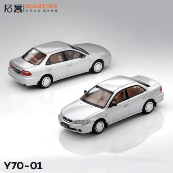 Xcartoys 1:64 Accord Gen.5 champagne Diecast Model Car - Image 6