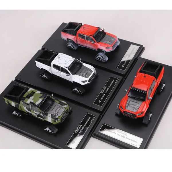 GCD 1:64 Tacoma Snow Car Alloy Model Car Includes Accessories - Image 4