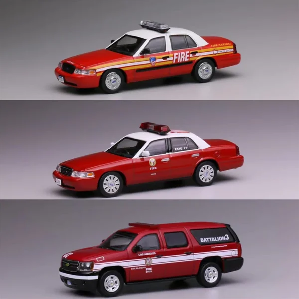 596 1:64 Scale Fire Engine Los Angeles Suburban CV New York Fire Victoria Simulation Alloy Car Model Display Collectible Gift
