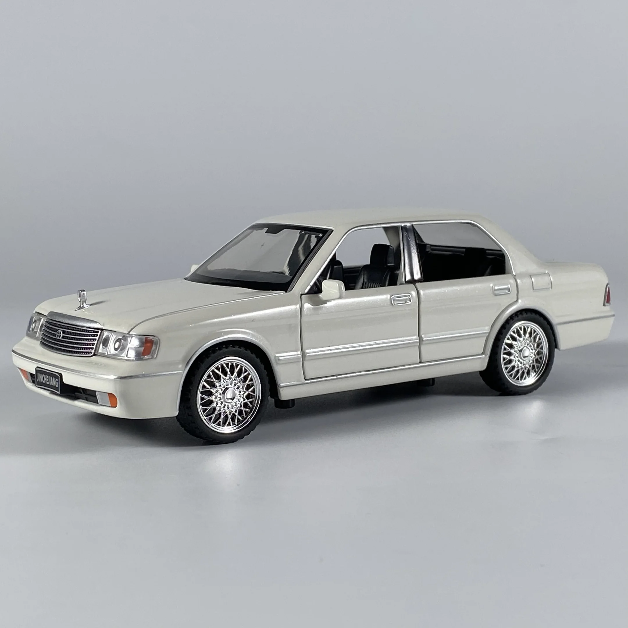 1:32 Toyota Crown Royal Classic Vehicle Alloy Diecast Model Car Children's Toy Car Miniature Vehicle Collection Hobbies Holiday - Image 8