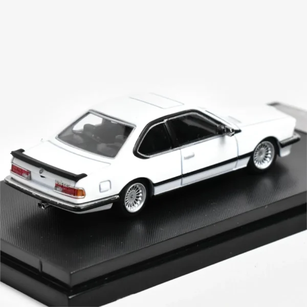 STREET WARRIOR SW 1:64 Awesome 635 CSI Collectible Diecast Model Car - Image 3