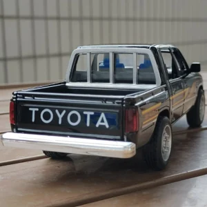 1:32 Toyota Hilux Off Road Pickup Truck Alloy Diecast Metal Model Hight Simulation Sound Light Toy Desktop Ornaments Boys Gifts