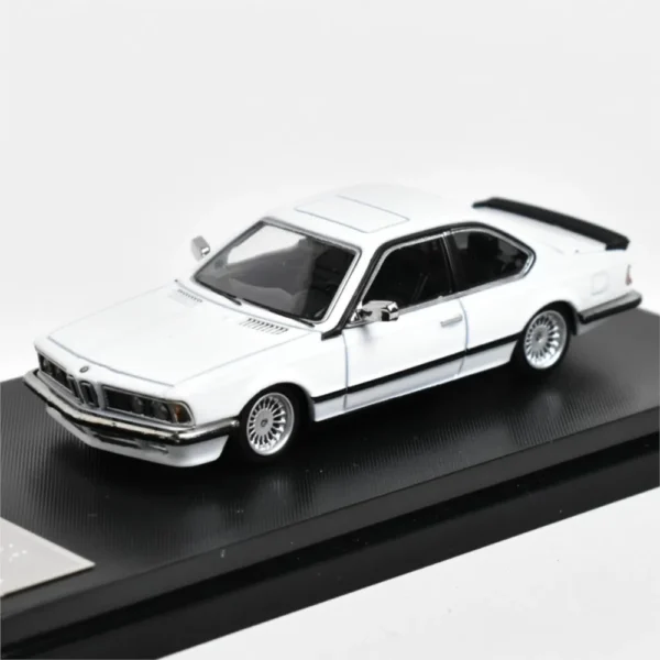 STREET WARRIOR SW 1:64 Awesome 635 CSI Collectible Diecast Model Car - Image 2