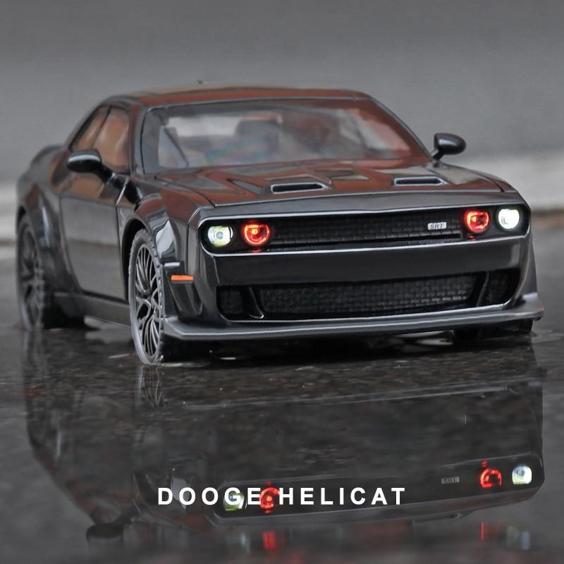 1-32-Dodge-Challenger-Hellcat-Redeye-Alloy-Muscle-Car-Model-Sound-and-Light-Children-s-Toy.jpg