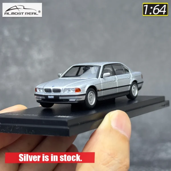 ARボックスダイキャストモデル1/64スケール新品750iL（E38）ブラックスタティックオーナメントホリデーギフトコレクション - 画像 (3)